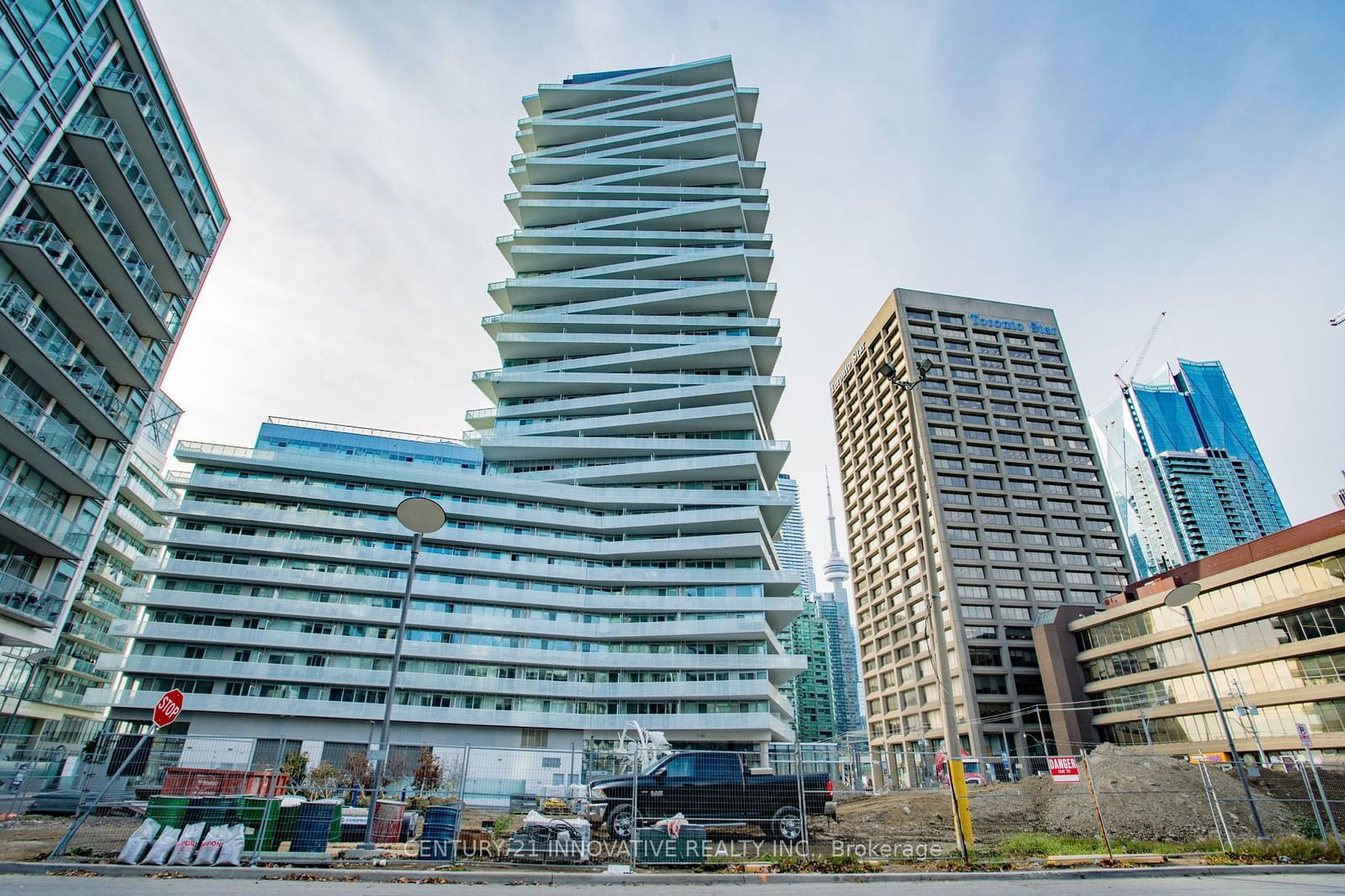 Condo for lease at 911-15 Queens Quay, Toronto, Waterfront Communities C1, M5E 0A4 - MLS: C11928599