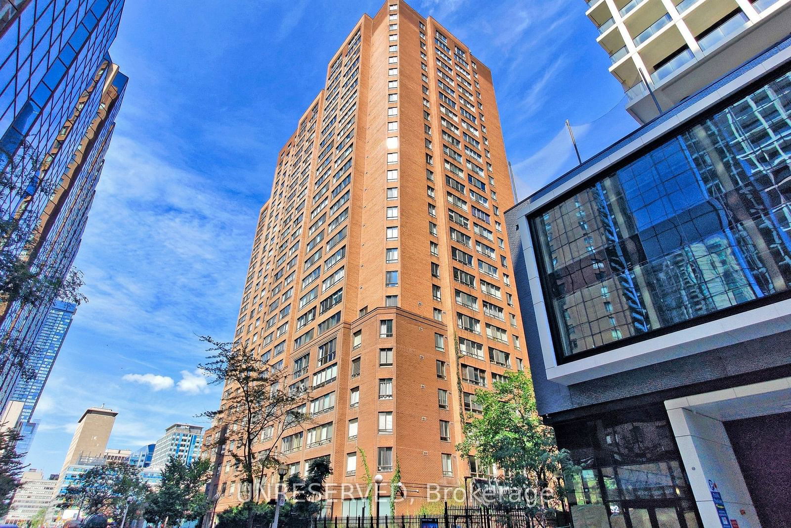 Condo for sale at 1711-633 Bay Street, Toronto, Bay Street Corridor, M5G 2G4 - MLS: C11929212