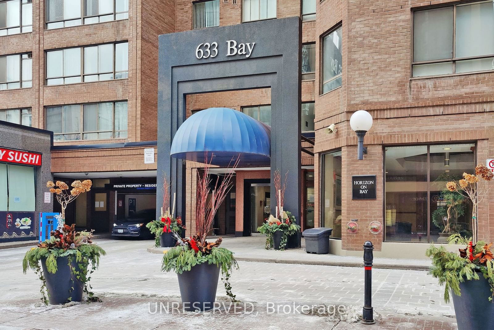 Condo for sale at 1711-633 Bay Street, Toronto, Bay Street Corridor, M5G 2G4 - MLS: C11929212