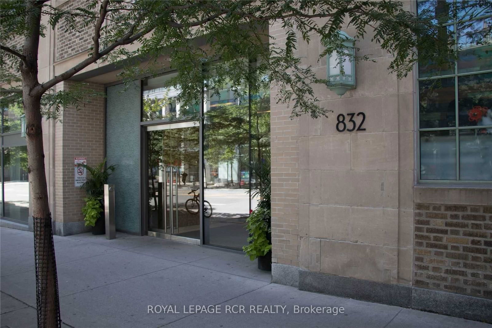 Condo for lease at 410-832 Bay Street, Toronto, Bay Street Corridor, M5S 1Z6 - MLS: C11929640