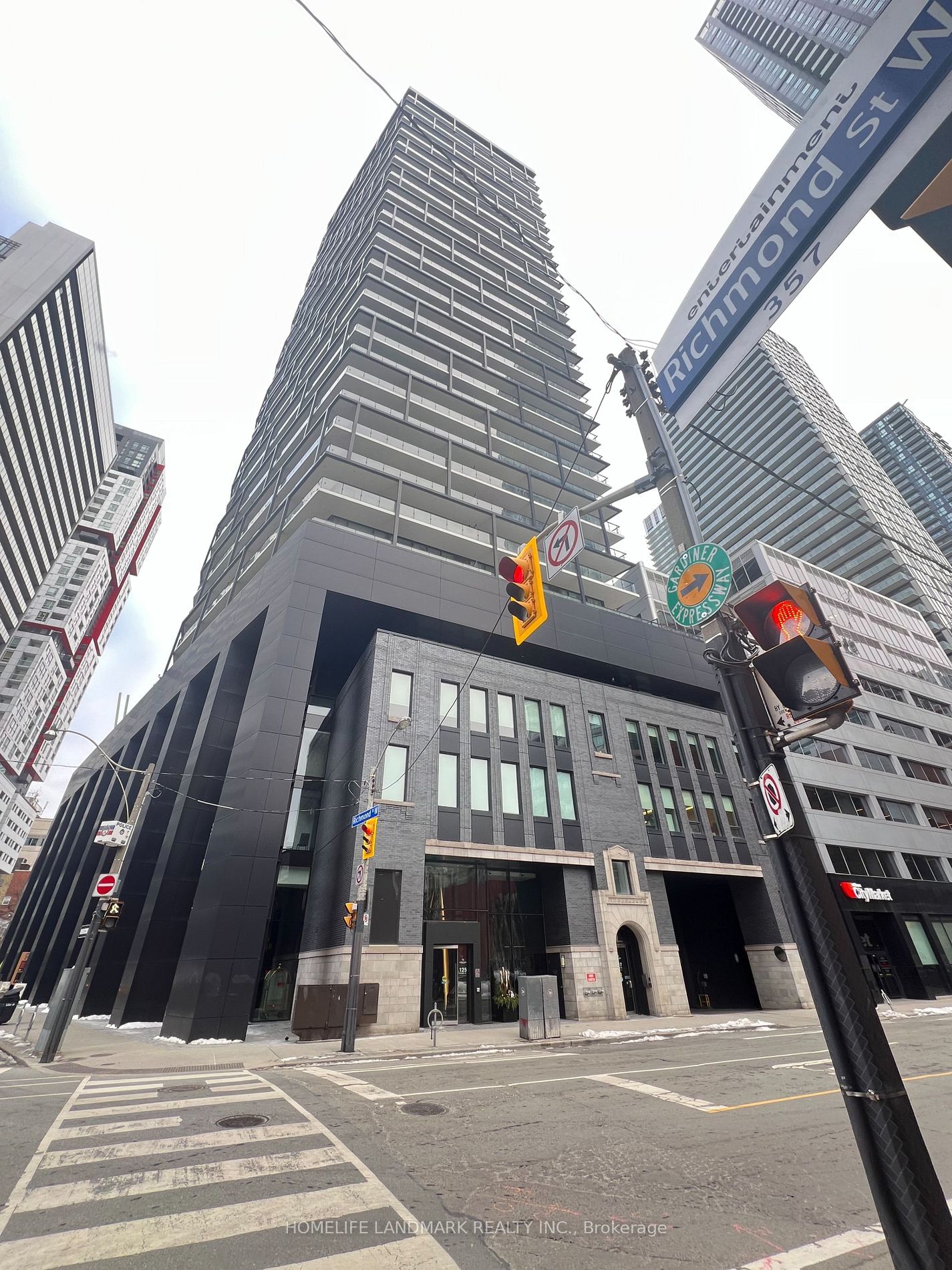 Condo for sale at 2301-125 Peter Street, Toronto, Waterfront Communities C1, M5V 2G9 - MLS: C11929820