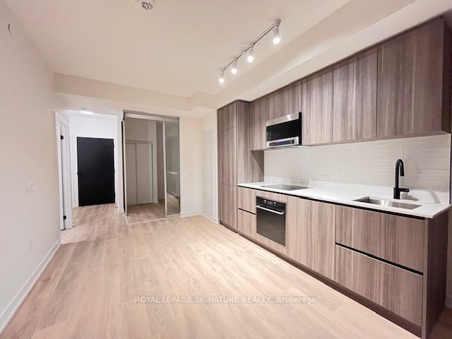 Condo for lease at 805-117 Broadway Avenue, Toronto, Mount Pleasant West, M4P 1V4 - MLS: C11929832