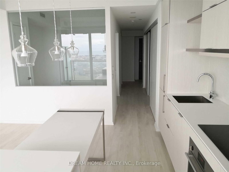 5304 - 197 Yonge St, Toronto, M5B 1M4 | Image 2