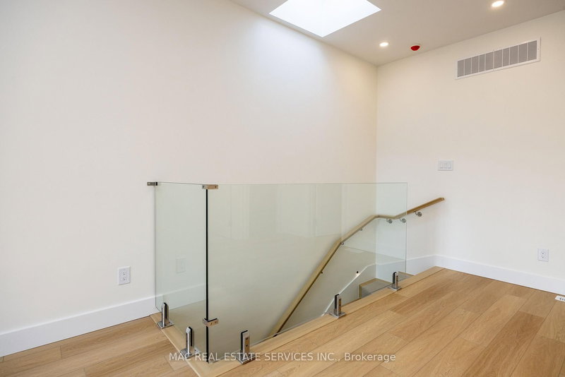 Laneway - 21 Farnham Ave, Toronto, M4V 1H6 | Image 3