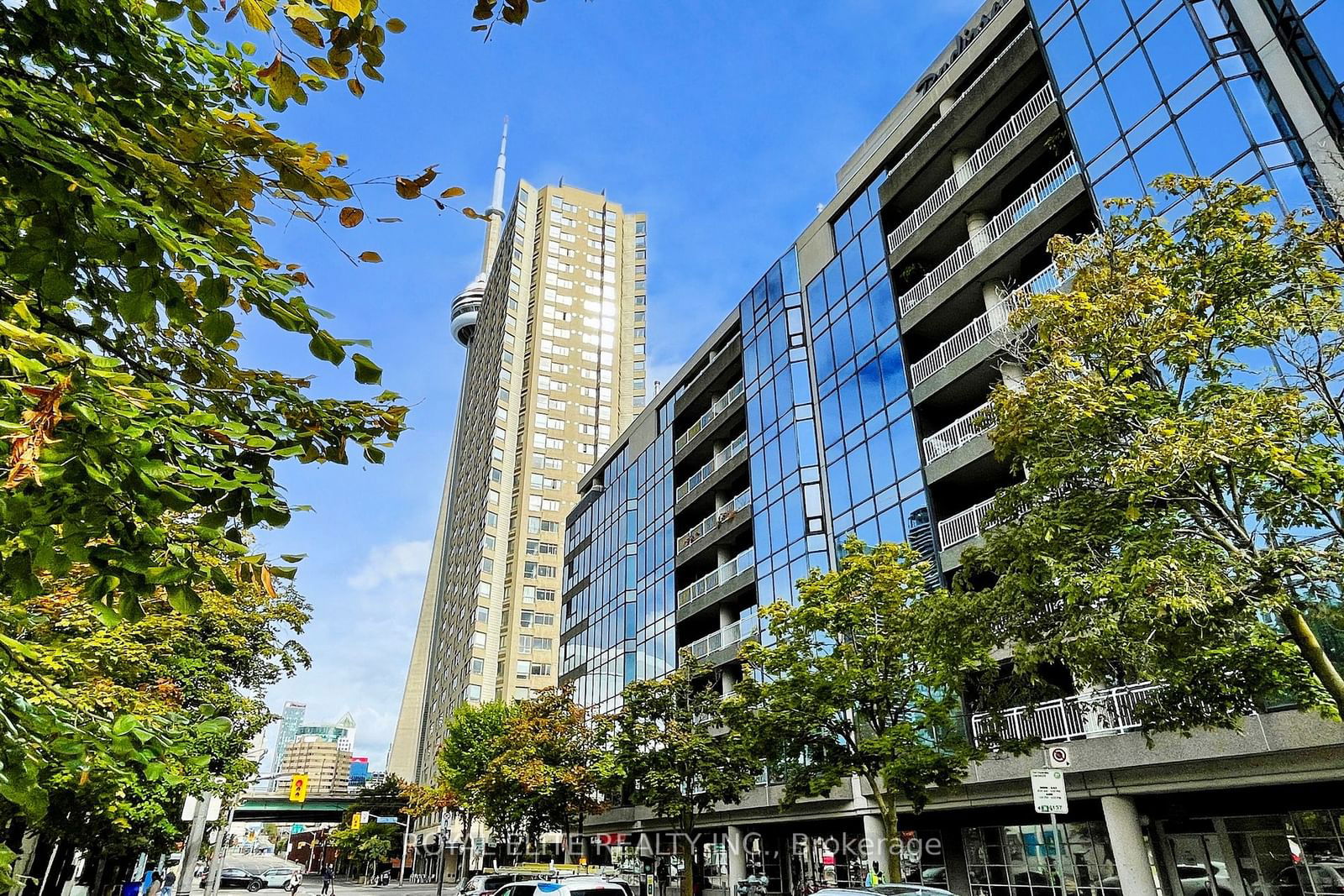 Condo for sale at 2504-270 Queens Quay, Toronto, Waterfront Communities C1, M5J 2N4 - MLS: C11930860