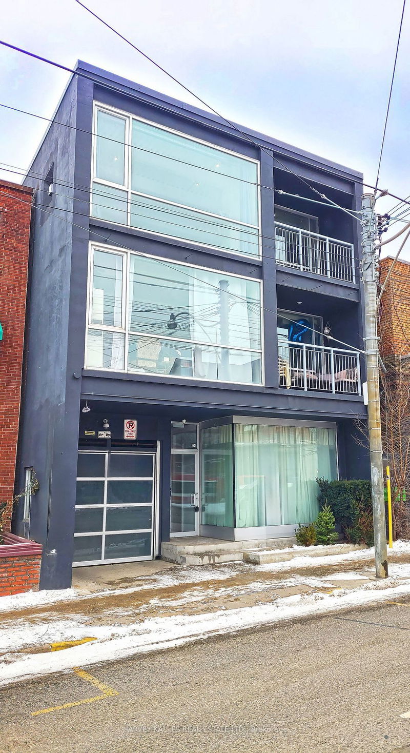 home for lease on B1-214 Bathurst Street