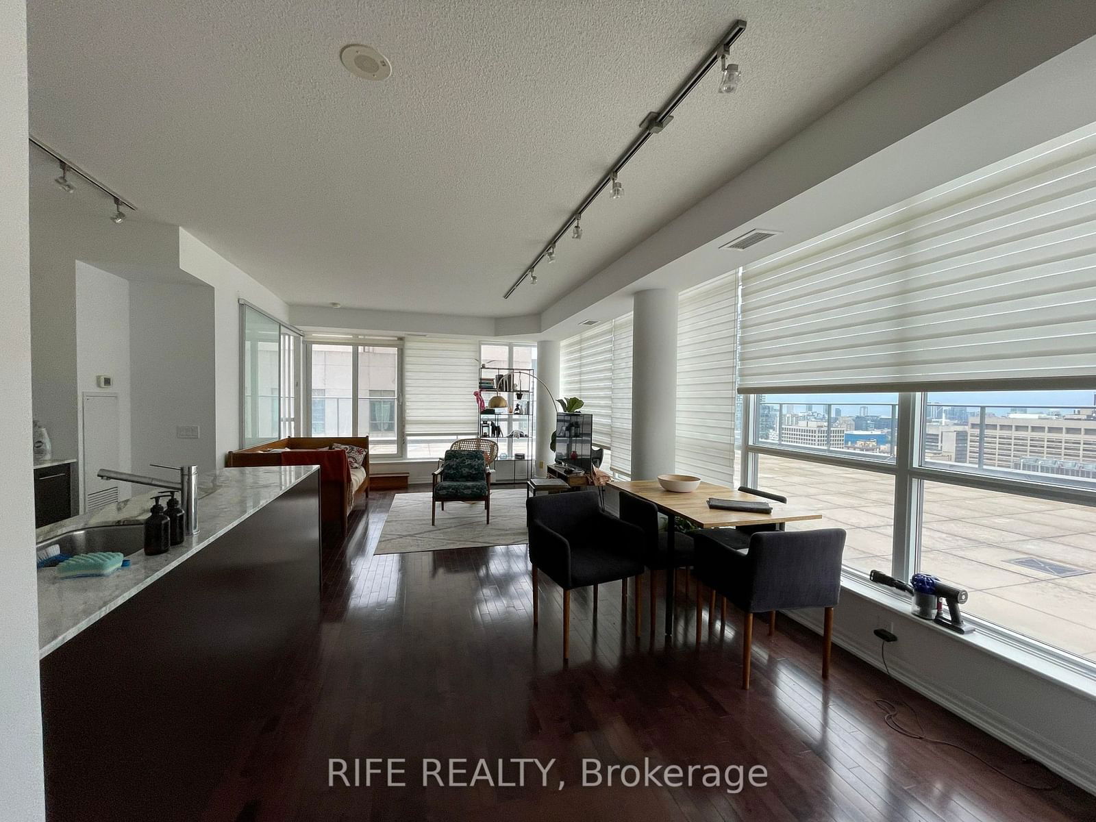 Condo for lease at Ph608-770 Bay Street, Toronto, Bay Street Corridor, M5G 1N6 - MLS: C11931058