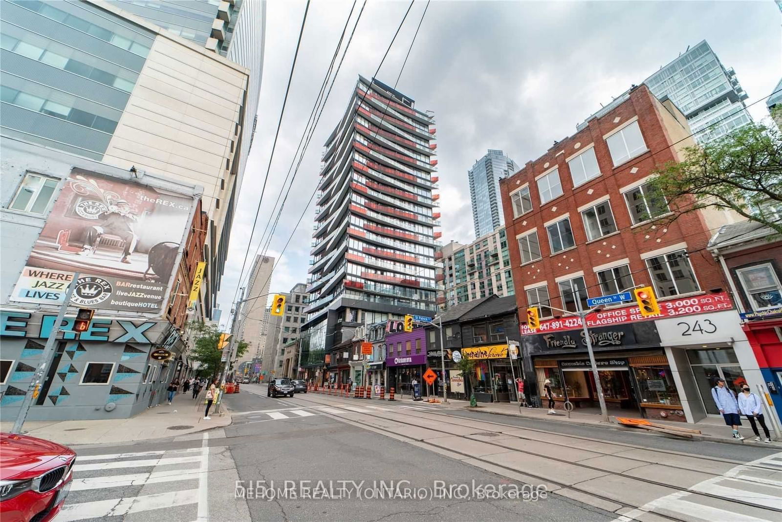 Condo for lease at 905-215 Queen Street, Toronto, Waterfront Communities C1, M5V 1Z5 - MLS: C11931143