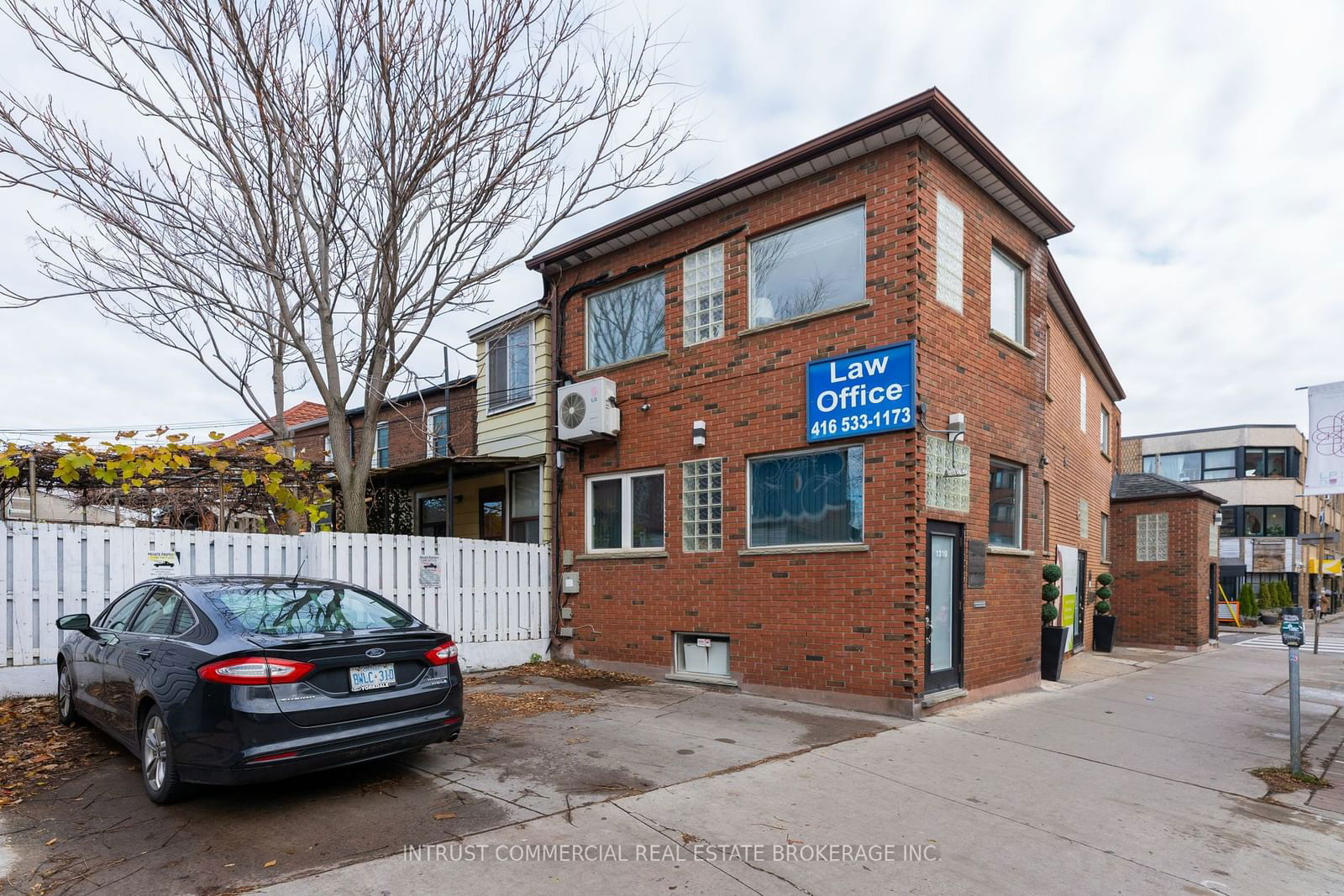 Commercial/Retail for sale at 1304 Dundas Street, Toronto, Little Portugal, M6J 1Y1 - MLS: C11931484