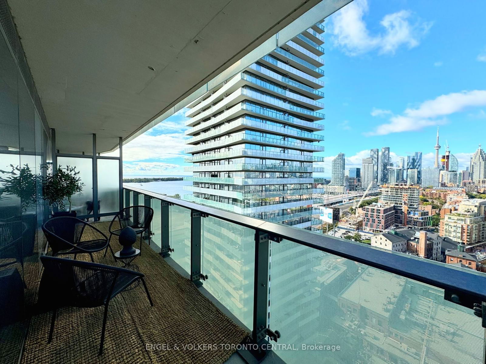 Condo for lease at 2202-390 Cherry Street, Toronto, Waterfront Communities C8, M5A 0E2 - MLS: C11931556