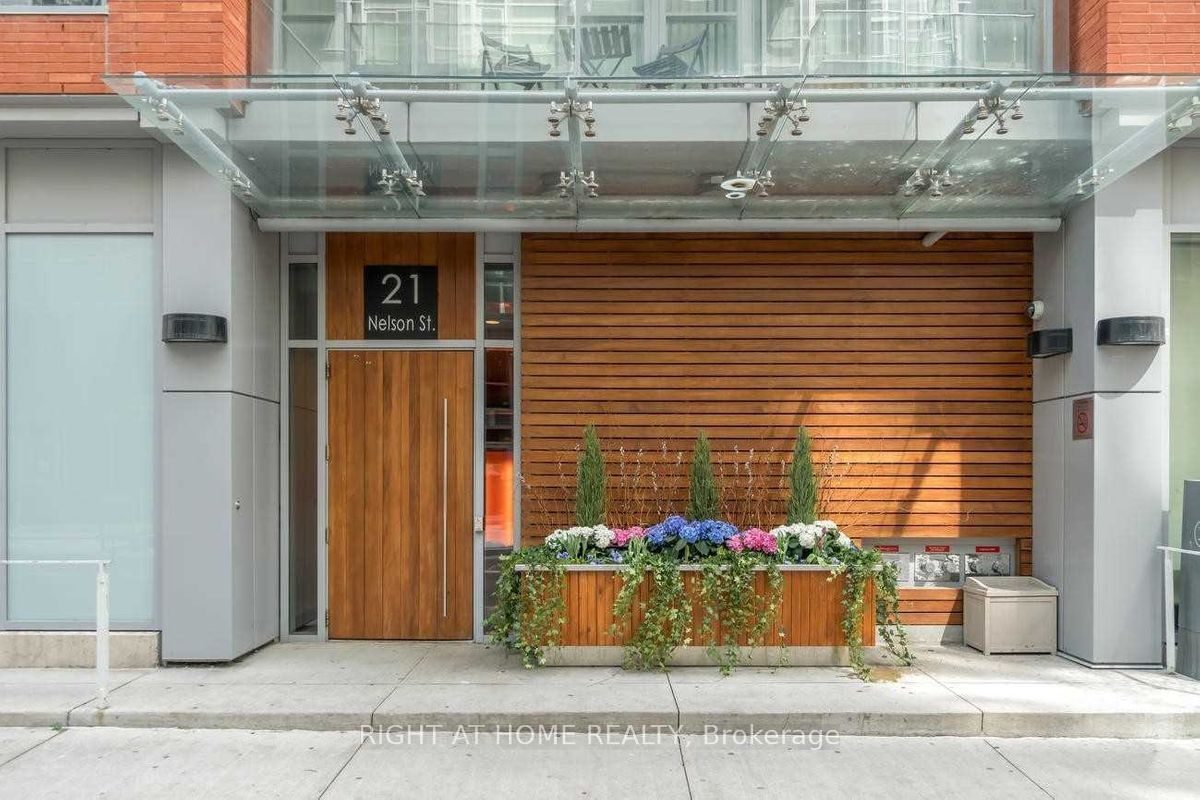 Condo for lease at 920-21 Nelson Street, Toronto, Waterfront Communities C1, M5V 3H9 - MLS: C11931980