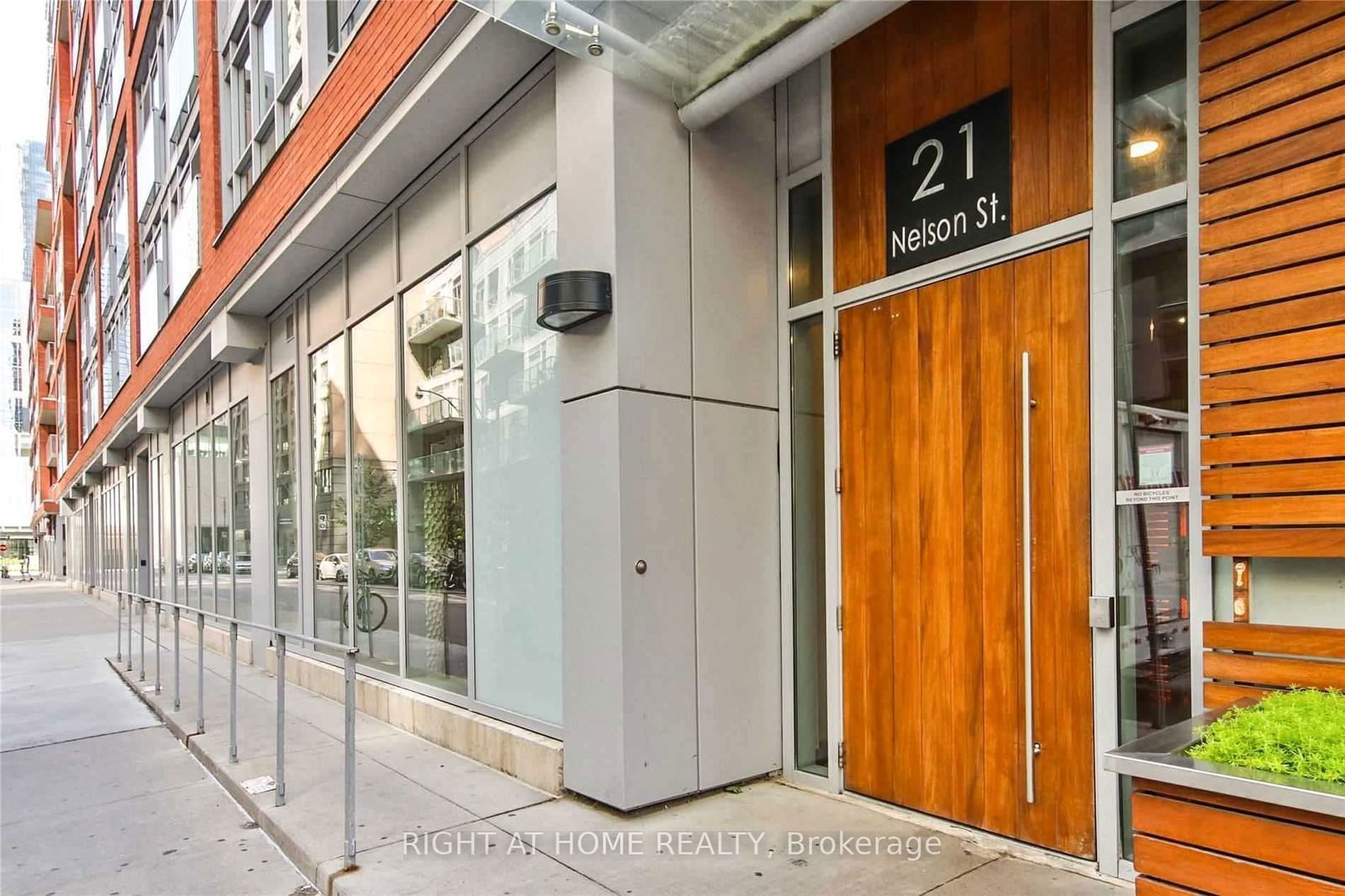 Condo for lease at 920-21 Nelson Street, Toronto, Waterfront Communities C1, M5V 3H9 - MLS: C11931980