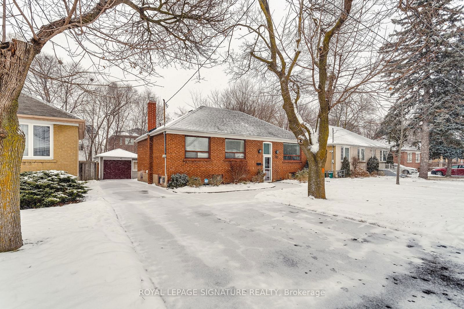 Detached House sold at 72 De Quincy Boulevard, Toronto, Clanton Park, M3H 1Y7 - MLS: C11932023