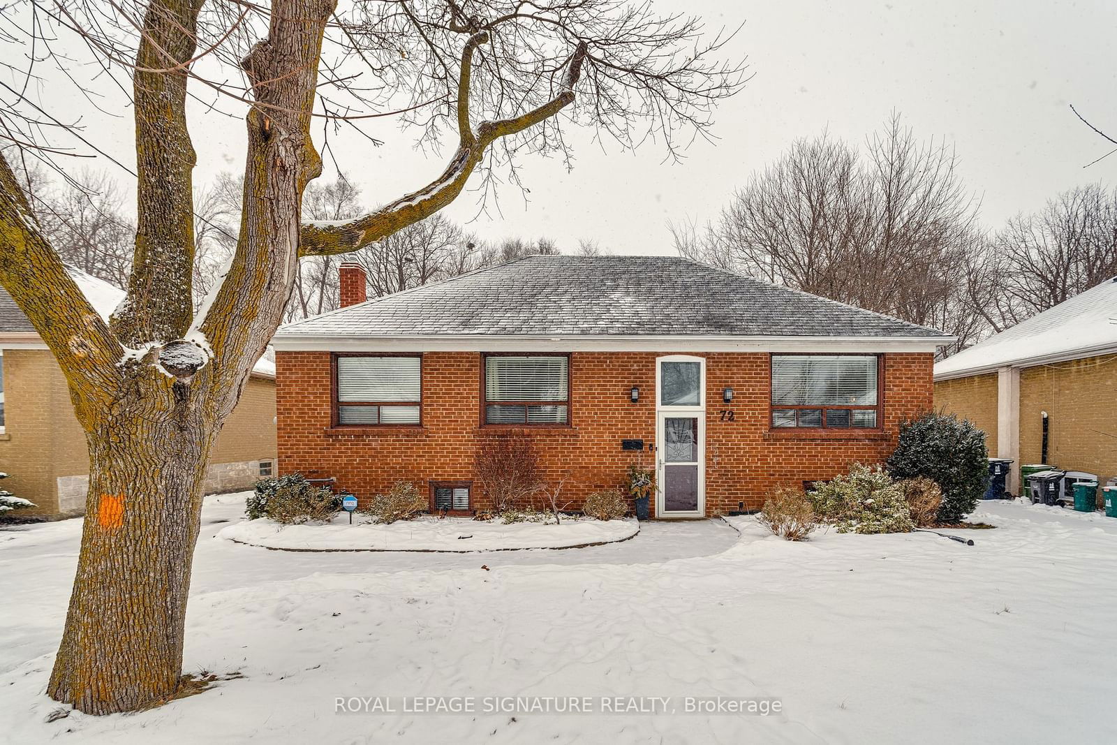 Detached House sold at 72 De Quincy Boulevard, Toronto, Clanton Park, M3H 1Y7 - MLS: C11932023