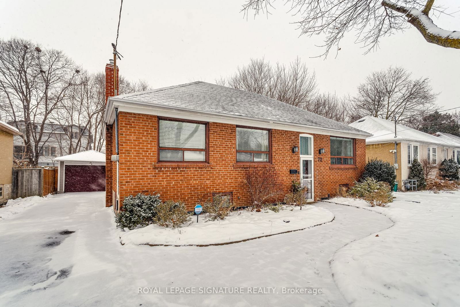 Detached House sold at 72 De Quincy Boulevard, Toronto, Clanton Park, M3H 1Y7 - MLS: C11932023