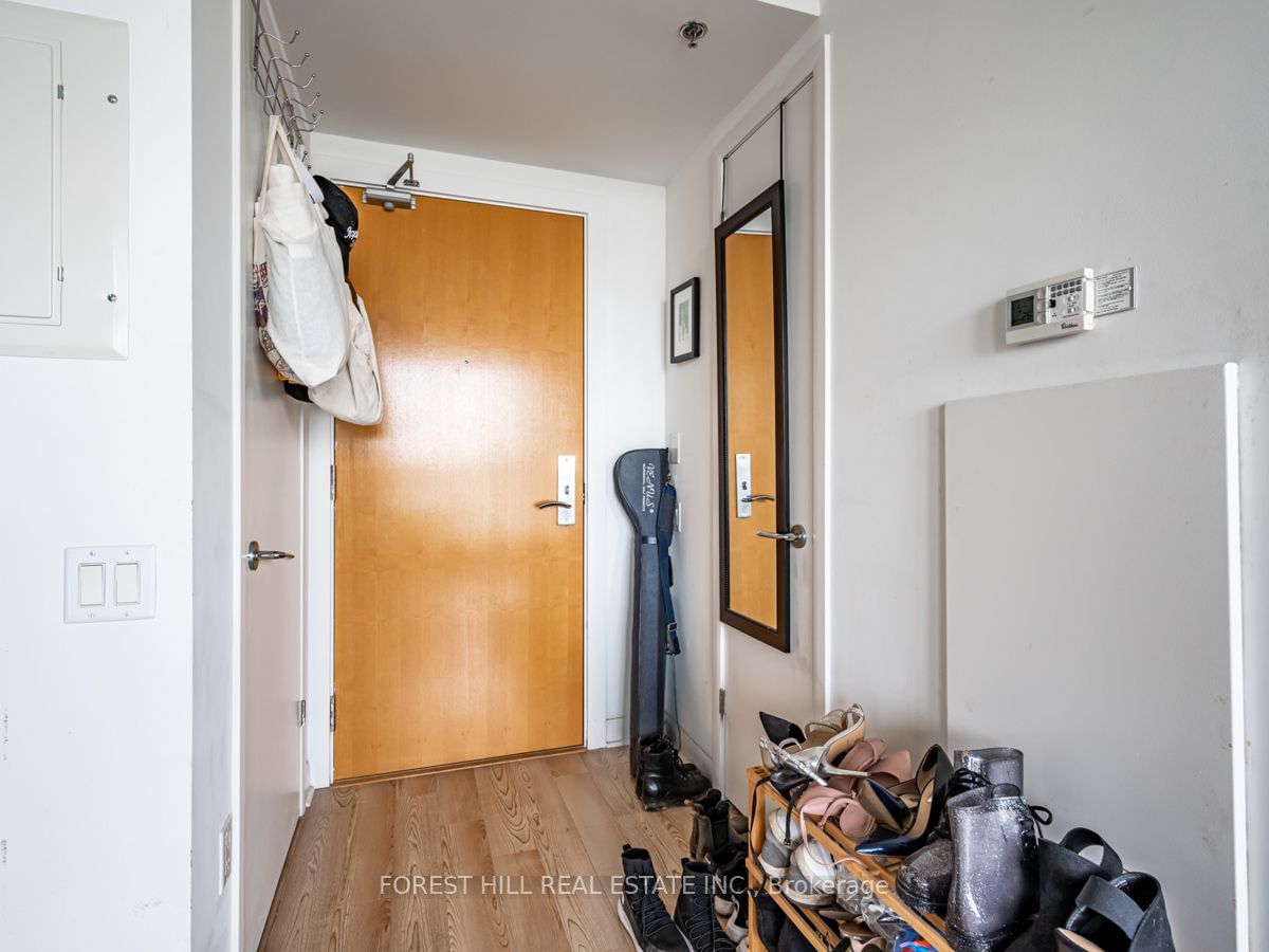 Condo for lease at 1801-375 King Street, Toronto, Waterfront Communities C1, M5V 1K1 - MLS: C11932383