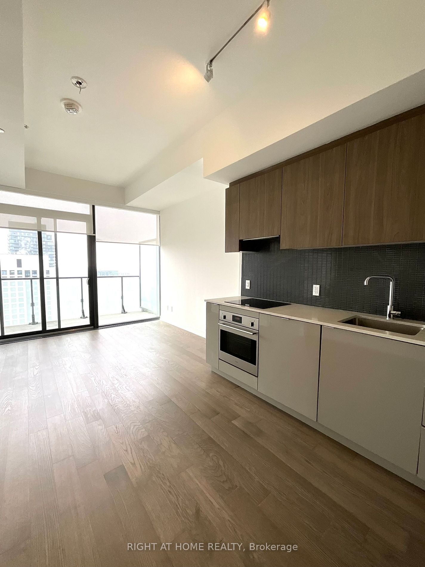 Condo leased at 4311-161 Roehampton Avenue, Toronto, Mount Pleasant West, M4P 0C8 - MLS: C11932564