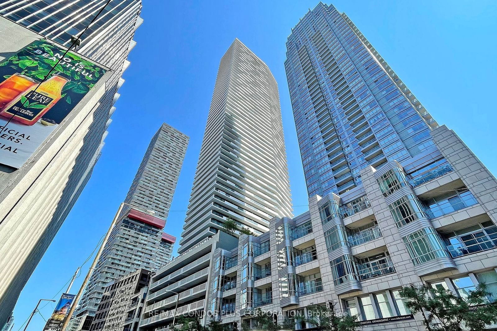 Condo for sale at 2006-2221 Yonge Street, Toronto, Mount Pleasant West, M4S 0B8 - MLS: C11932705