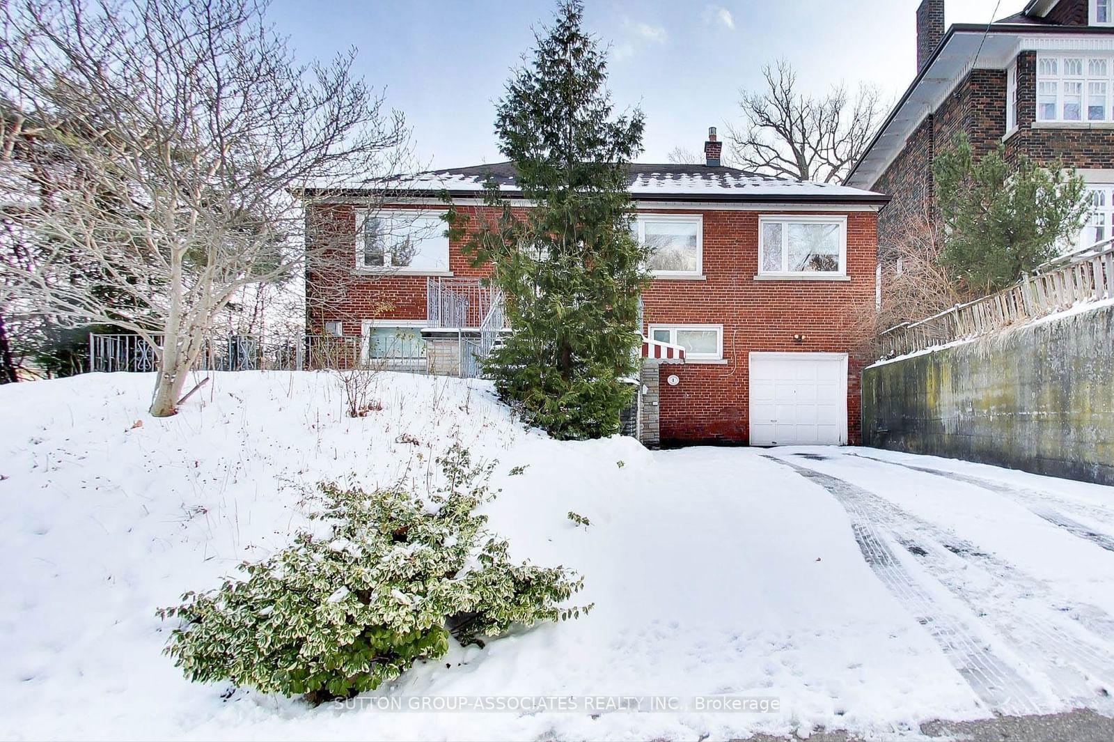 Detached House for sale at 1 Burlington Crescent, Toronto, Wychwood, M6H 2L3 - MLS: C11932783