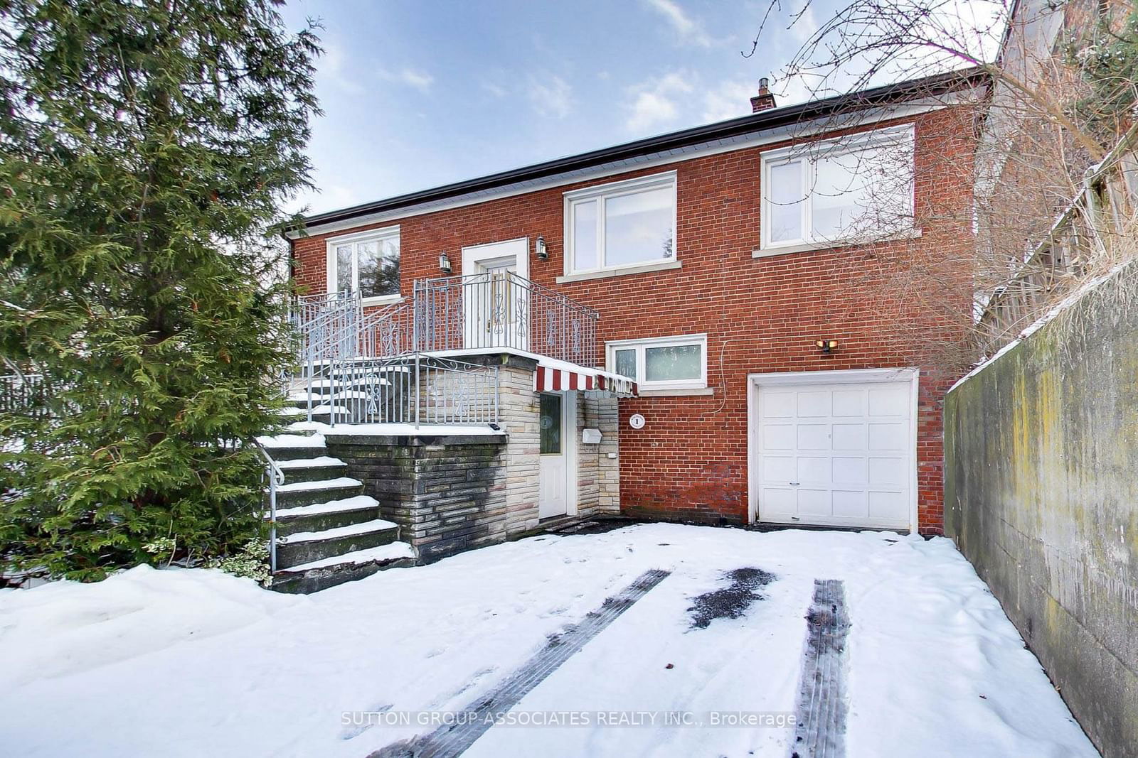 Detached House for sale at 1 Burlington Crescent, Toronto, Wychwood, M6H 2L3 - MLS: C11932783