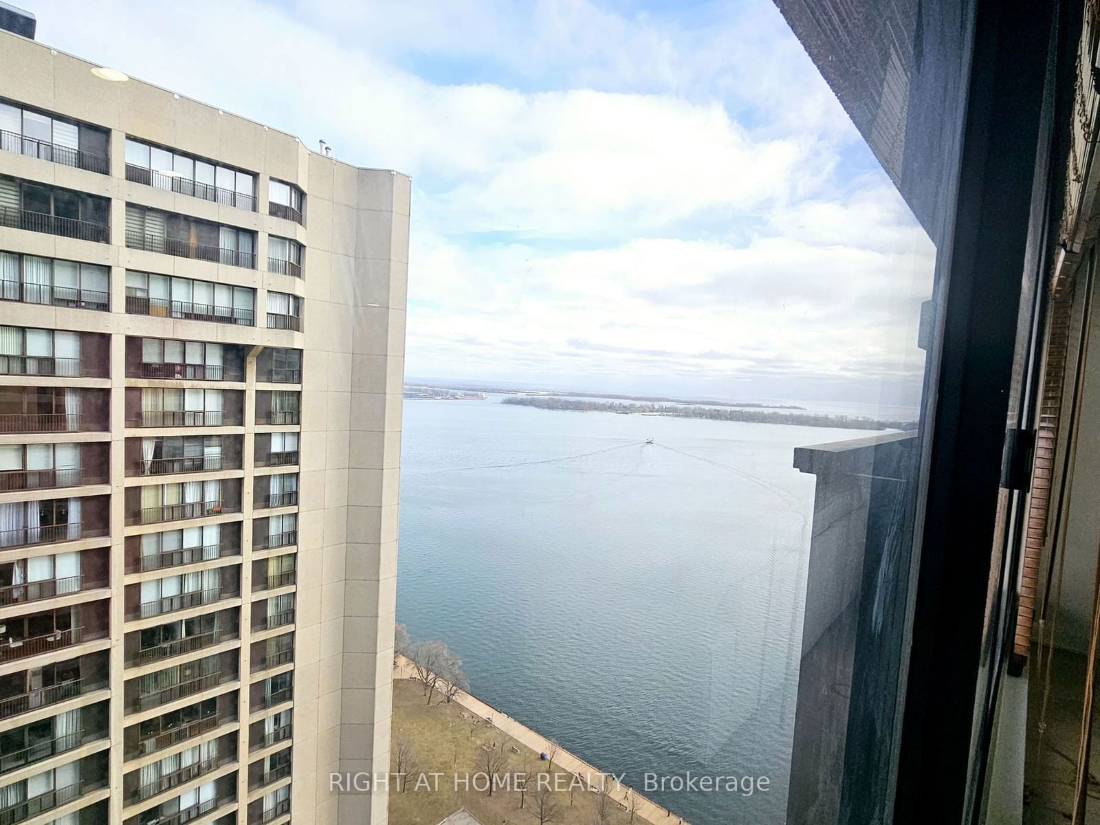 Condo leased at 3306-65 Harbour Square, Toronto, Waterfront Communities C1, M5J 2L4 - MLS: C11933146