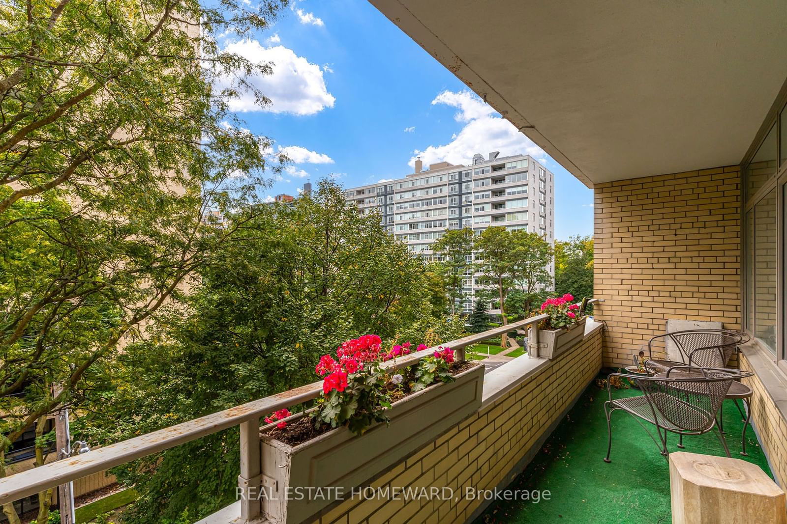 Condo for sale at 501-581 Avenue Road, Toronto, Yonge-St. Clair, M4V 2K4 - MLS: C11933376