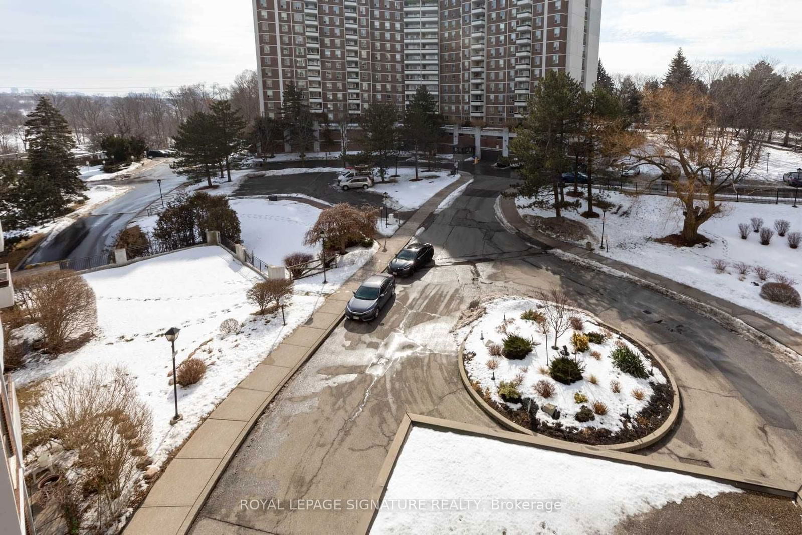 Condo for lease at 1202-10 Edgecliff Gfwy, Toronto, Flemingdon Park, M3C 3A3 - MLS: C11933460