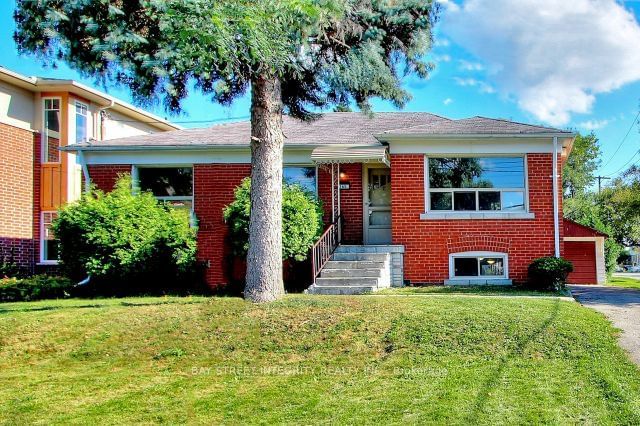 Detached House for sale at 165 Pemberton Avenue, Toronto, Newtonbrook East, M2M 1Y9 - MLS: C11933621