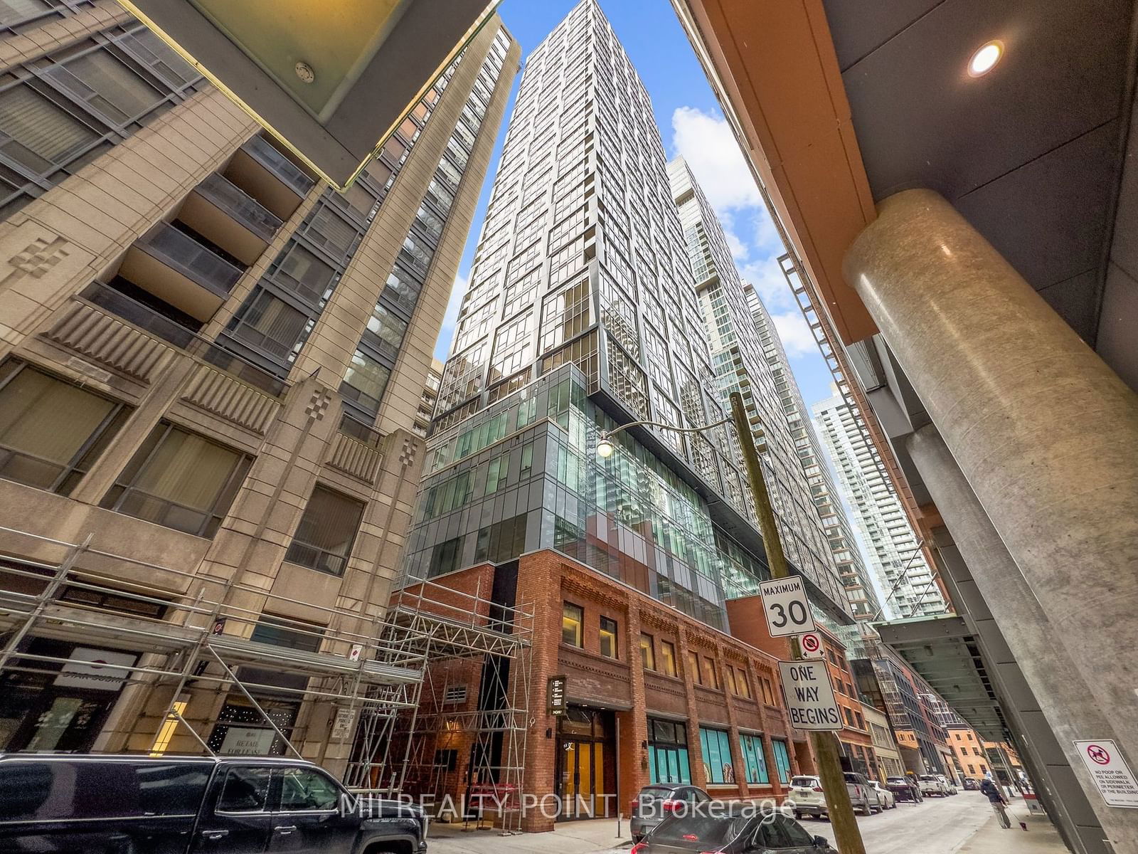 Condo for lease at 1705-15 Mercer Street, Toronto, Waterfront Communities C1, M5V 0T8 - MLS: C11933725