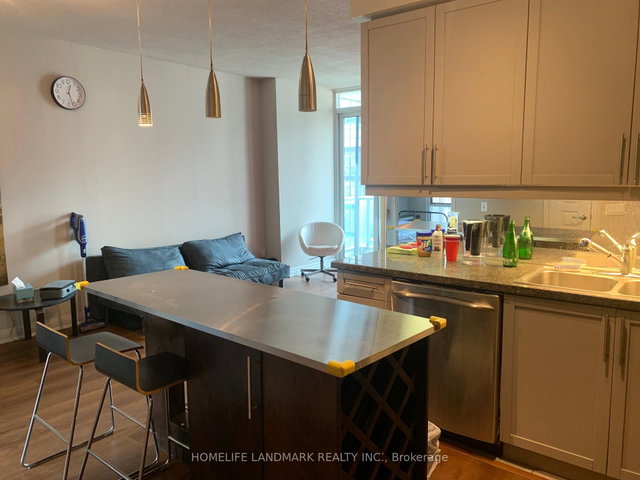 1701 - 1121 Bay Street