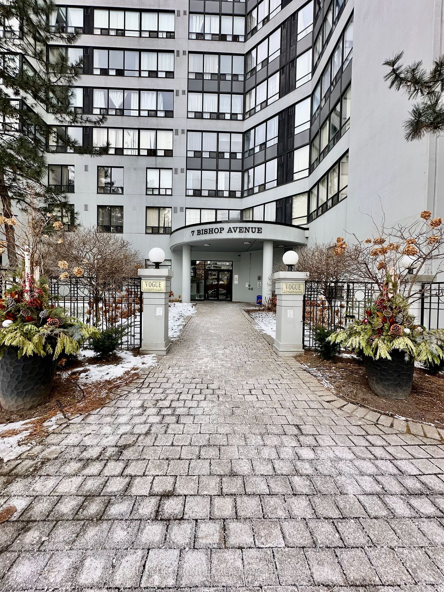 Condo for lease at 808-7 Bishop Avenue, Toronto, Newtonbrook East, M2M 4J4 - MLS: C11934827