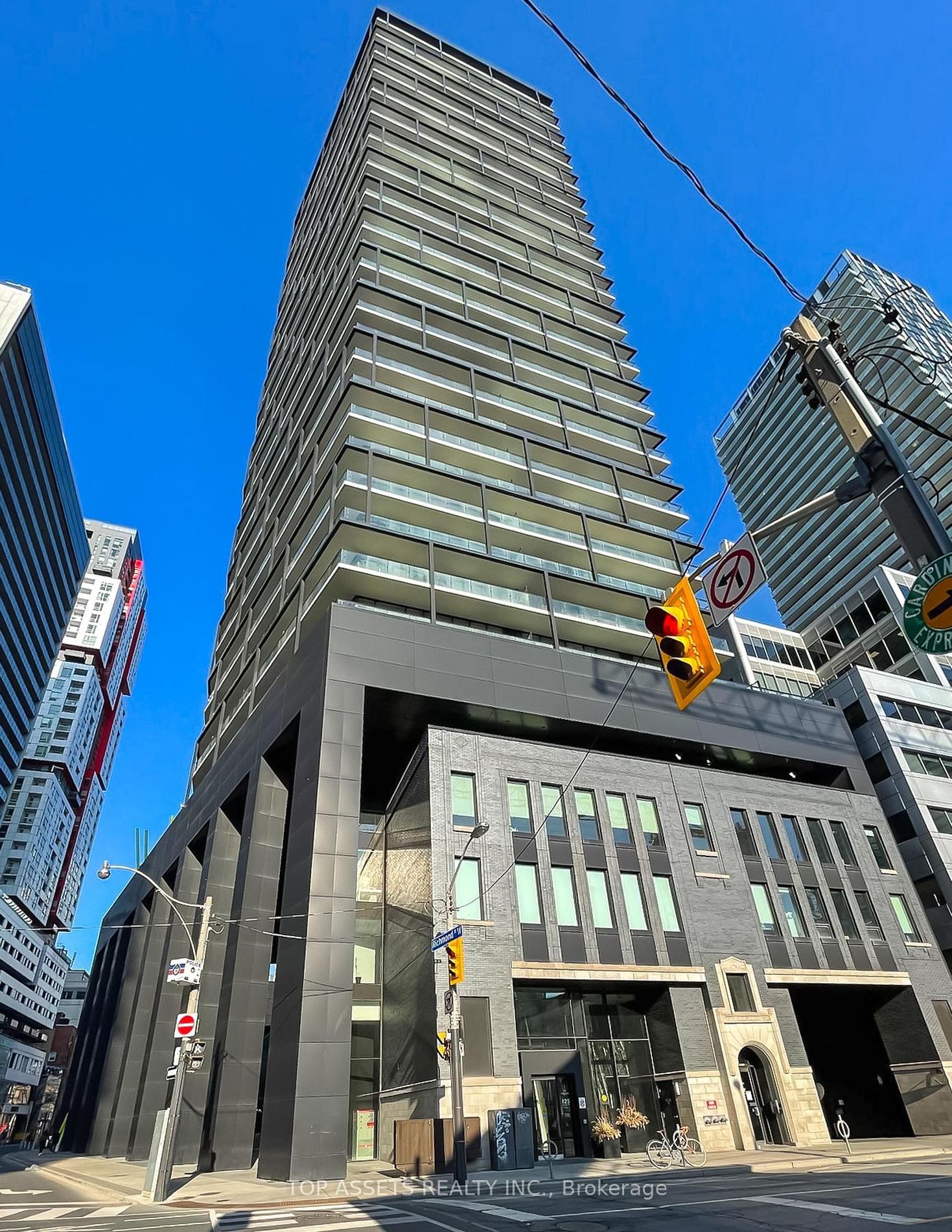 Condo for lease at 602-125 Peter Street, Toronto, Waterfront Communities C1, M5V 0M2 - MLS: C11934842