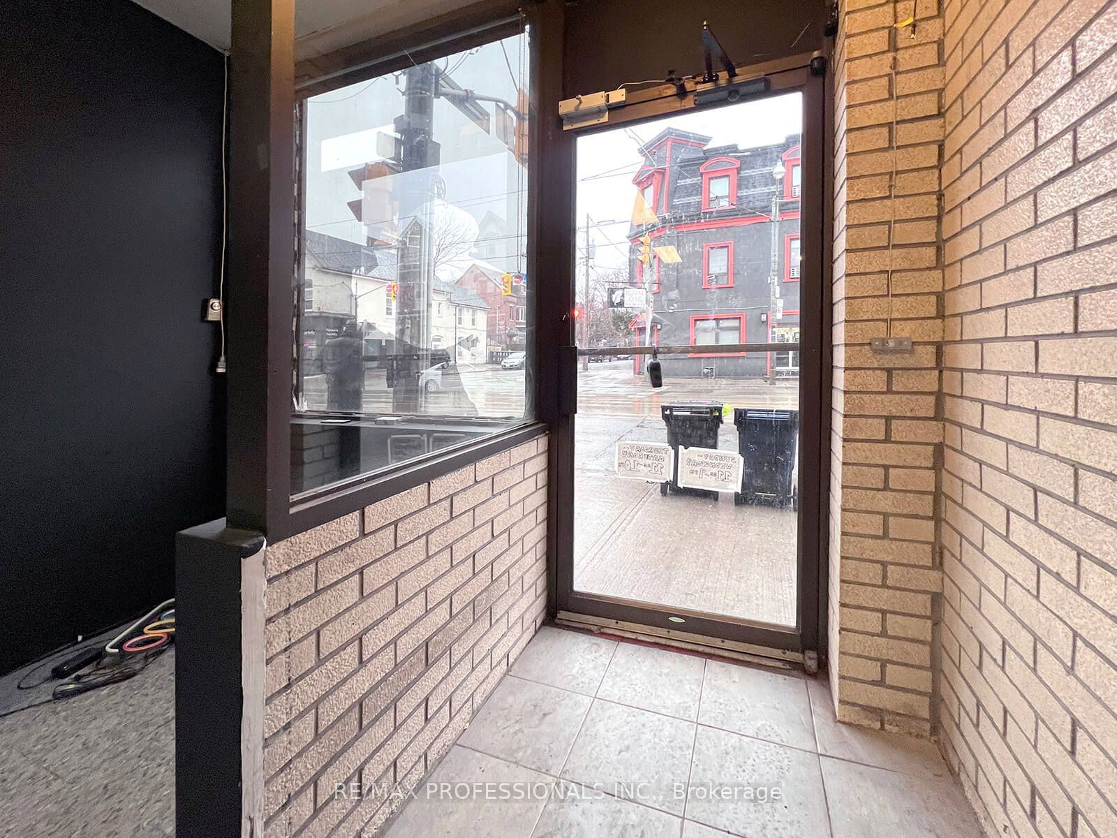 Commercial/Retail for lease at main-381 Dundas Street, Toronto, Moss Park, M5A 2A2 - MLS: C11934903