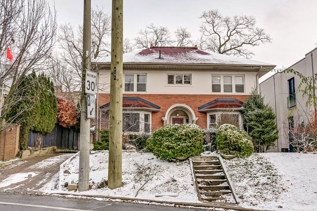 Detached House sold at 181 Poplar Plains Road, Toronto, Casa Loma, M4V 2N1 - MLS: C11935100