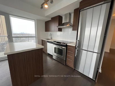 Unit 902 — 58 Orchard View Boulevard — photo 4