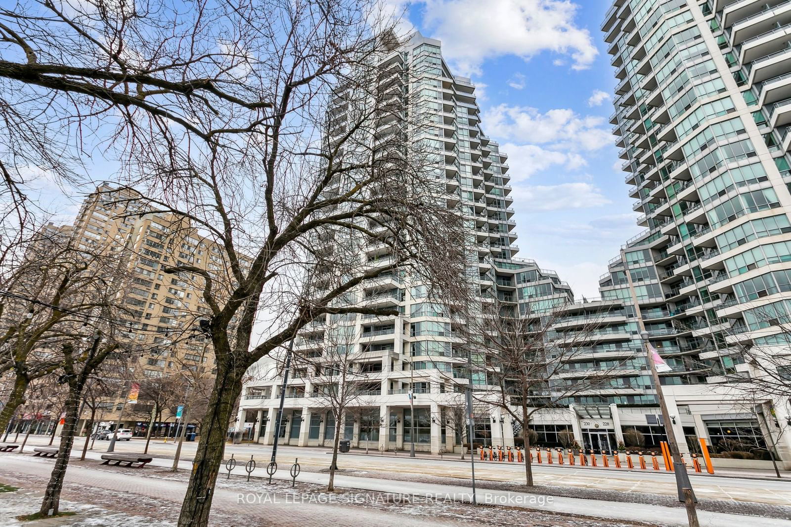 Condo for sale at 1119-230 Queens Quay, Toronto, Waterfront Communities C1, M5J 2Y7 - MLS: C11935281