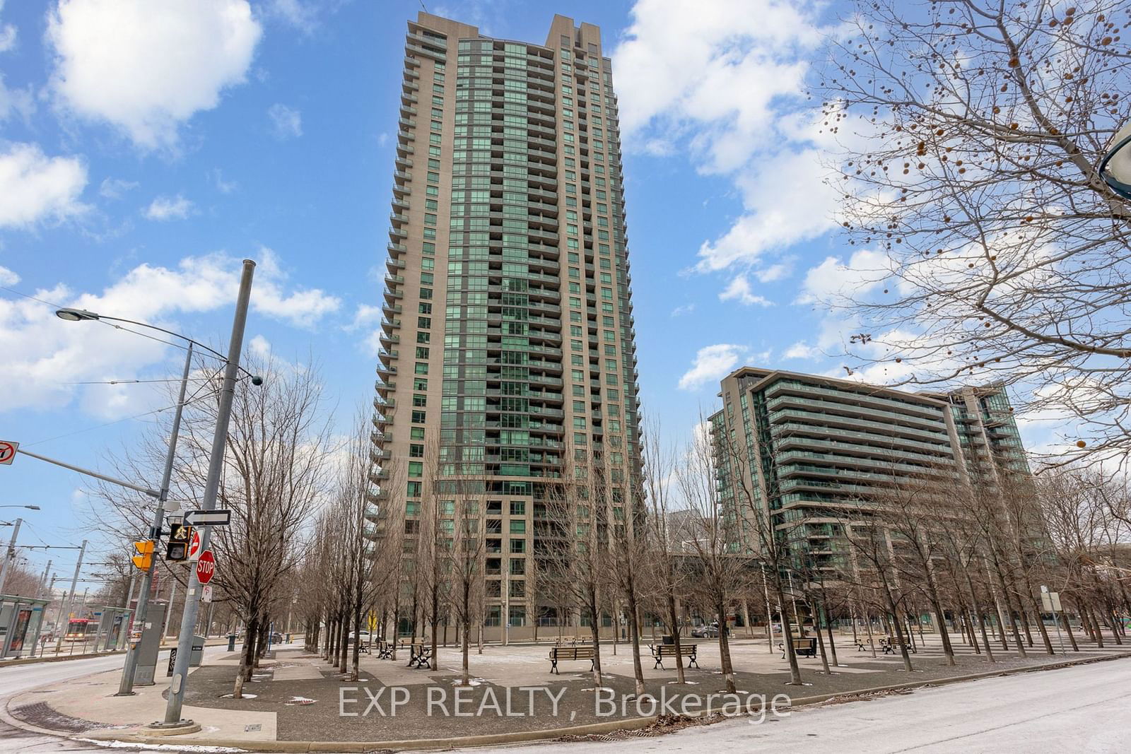 Condo leased at 1511-215 Fort York Boulevard, Toronto, Niagara, M5V 4A2 - MLS: C11935306