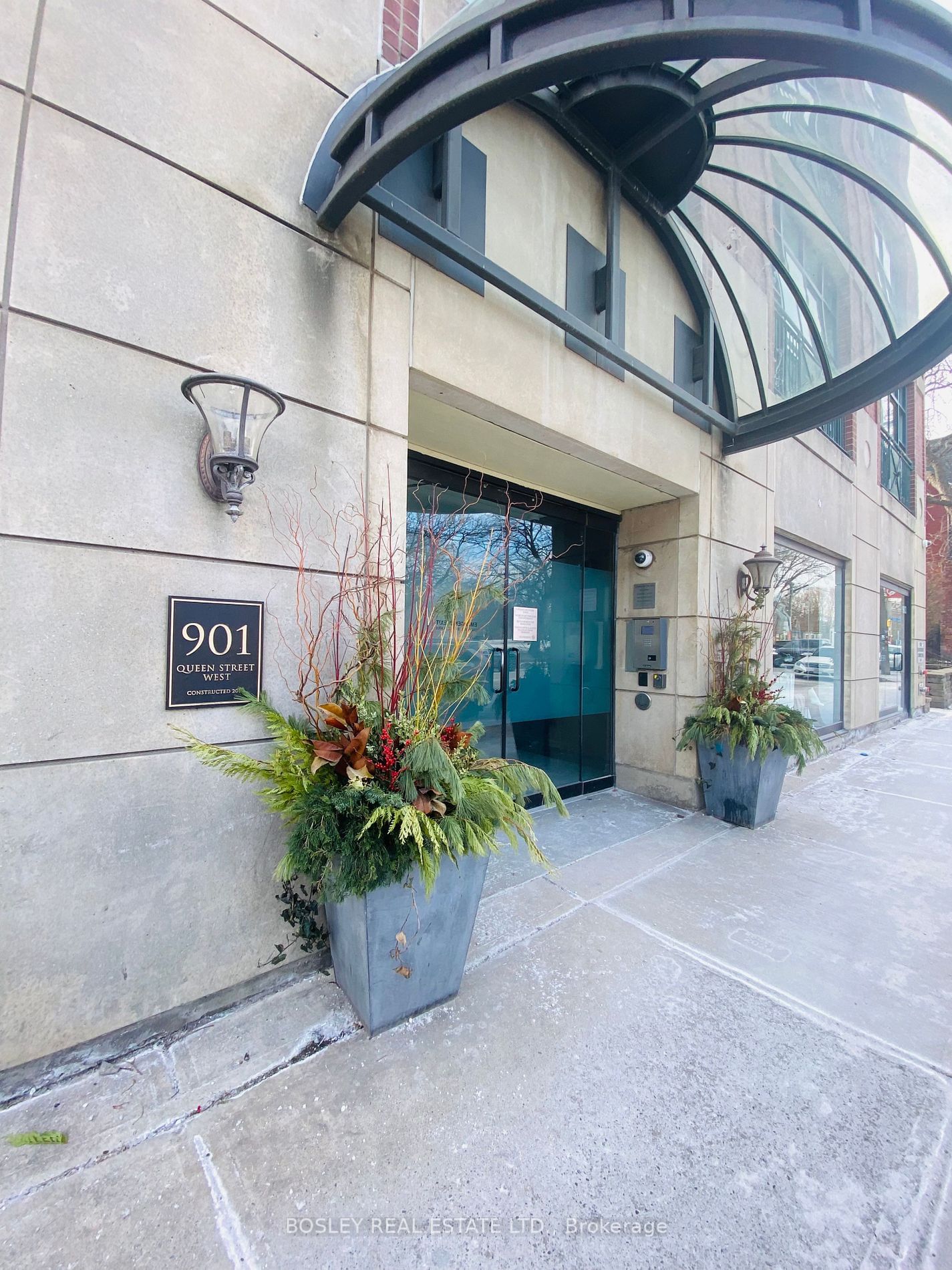 Condo leased at 215-901 Queen Street, Toronto, Trinity-Bellwoods, M6J 3X4 - MLS: C11935839