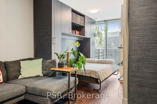 1112 - 7 Grenville Street