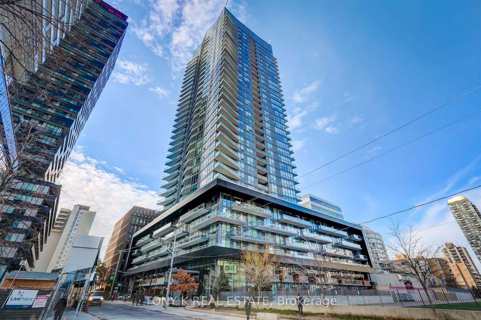 Condo for sale at 609-30 Roehampton Avenue, Toronto, Mount Pleasant West, M4P 0B9 - MLS: C11936397