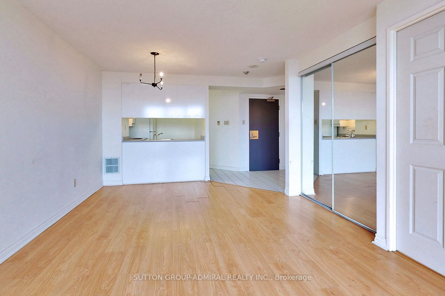 Condo leased at 2305-736 Bay Street, Toronto, Bay Street Corridor, M5G 1N6 - MLS: C11936699