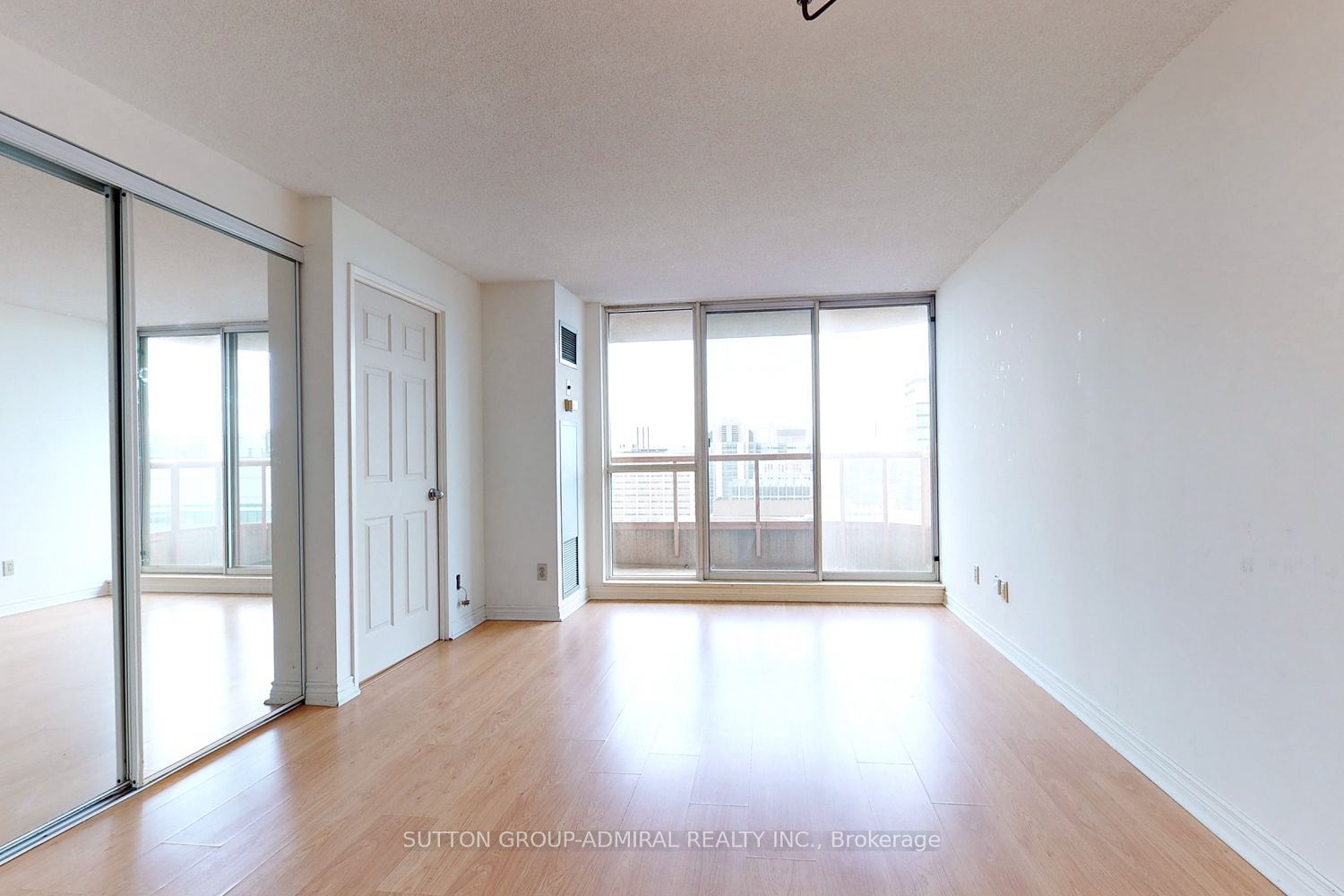 Condo leased at 2305-736 Bay Street, Toronto, Bay Street Corridor, M5G 1N6 - MLS: C11936699