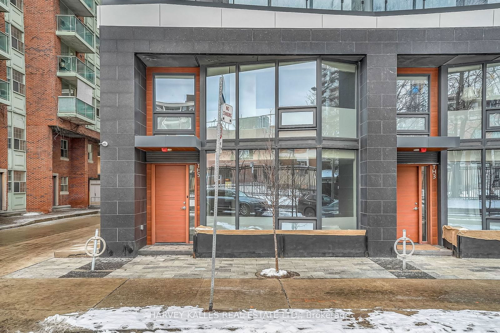 Townhouse sold at TH5-85 Wood Street, Toronto, Church-Yonge Corridor, M4Y 0E8 - MLS: C11937922