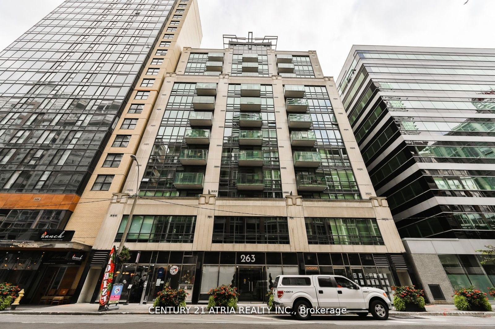 Condo for lease at 704-263 Wellington Street, Toronto, Waterfront Communities C1, M5V 1E1 - MLS: C11938129