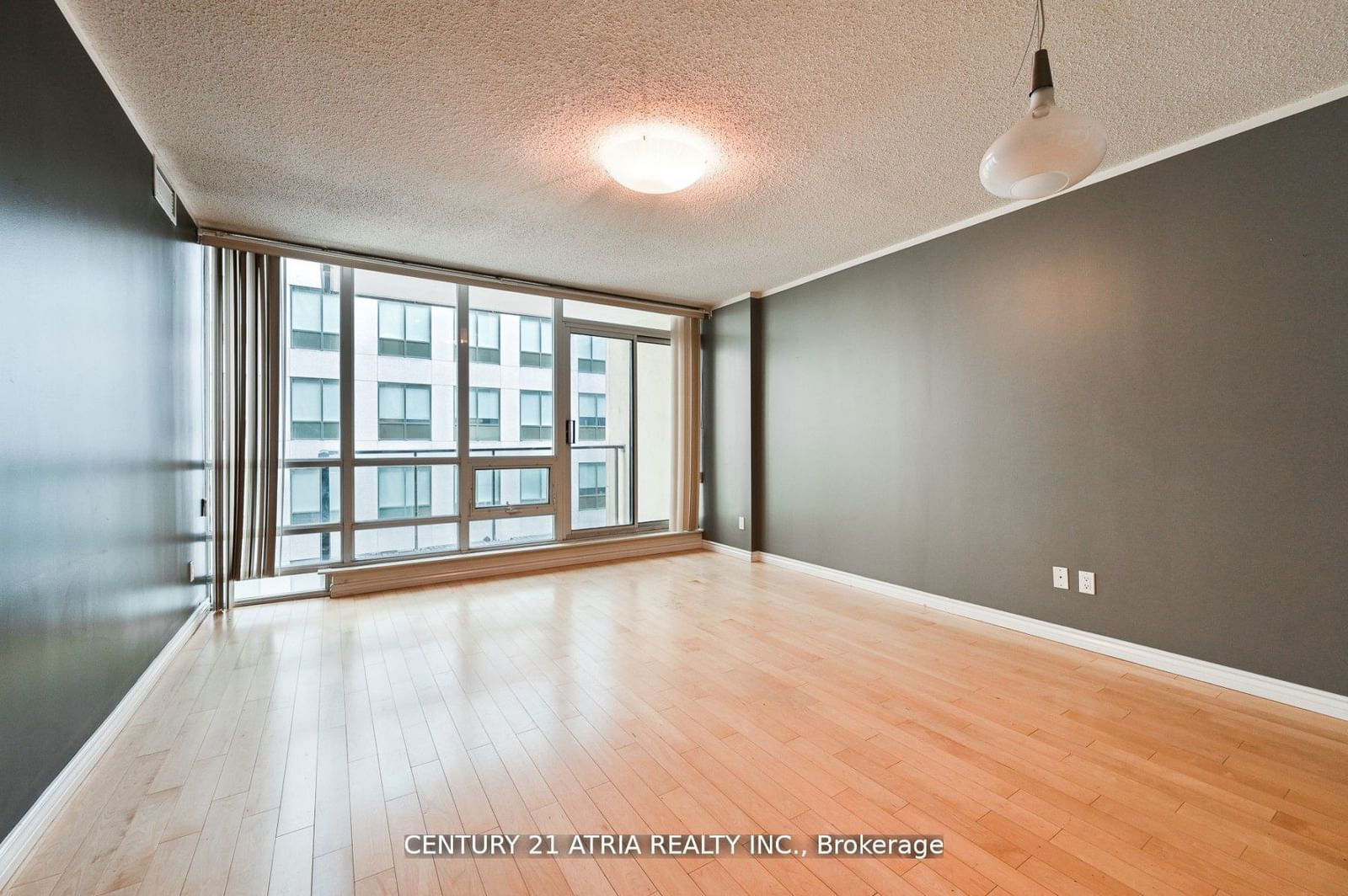 Condo for lease at 704-263 Wellington Street, Toronto, Waterfront Communities C1, M5V 1E1 - MLS: C11938129