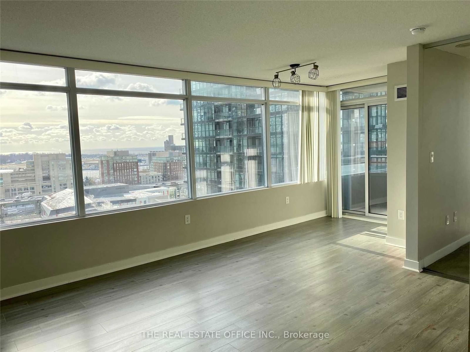 Condo leased at 1509-25 Telegram Mews, Toronto, Waterfront Communities C1, M5V 3Z1 - MLS: C11938514