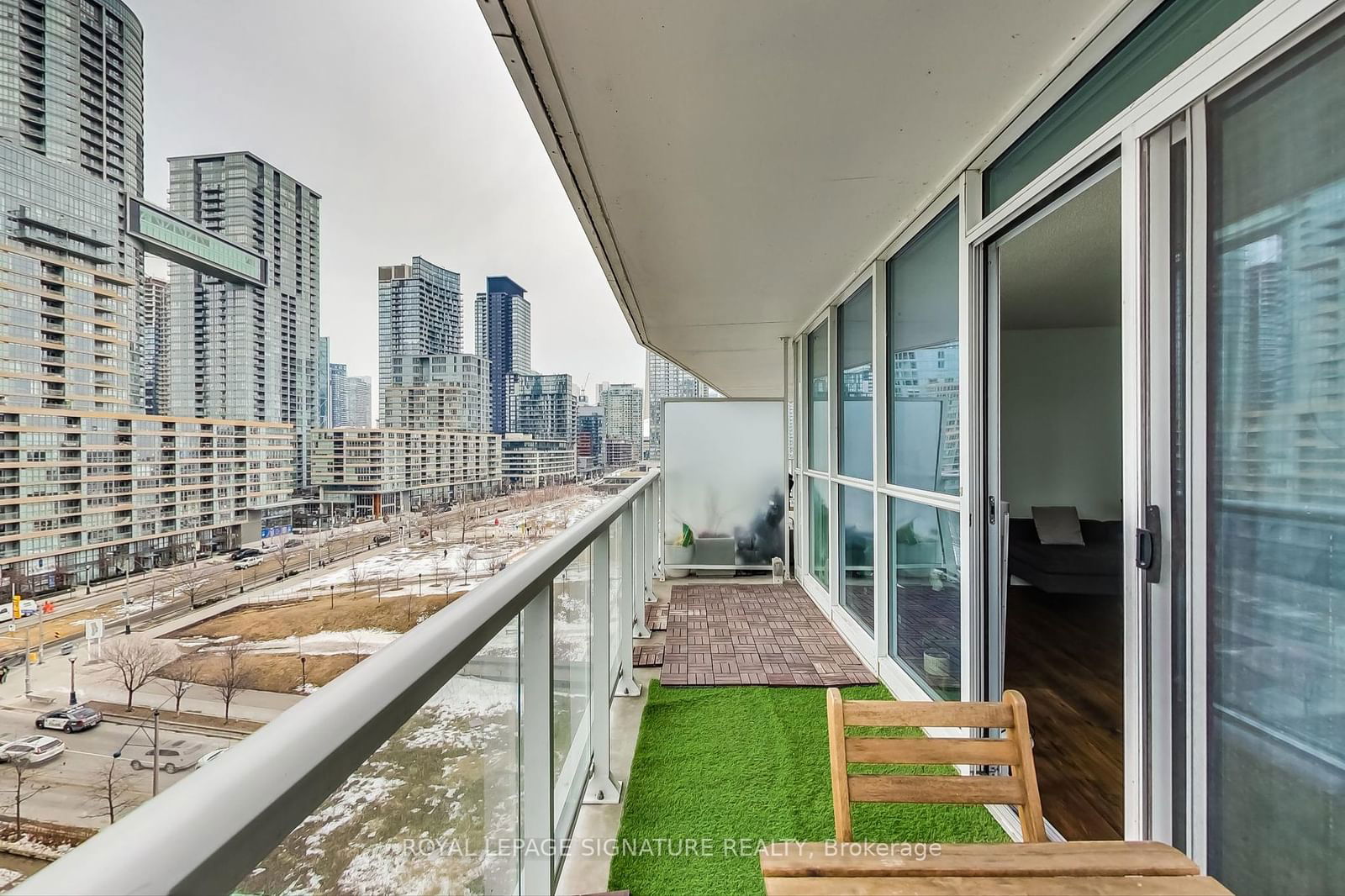 Condo leased at 1015-75 Queens Wharf Road, Toronto, Waterfront Communities C1, M5V 0J8 - MLS: C11938975