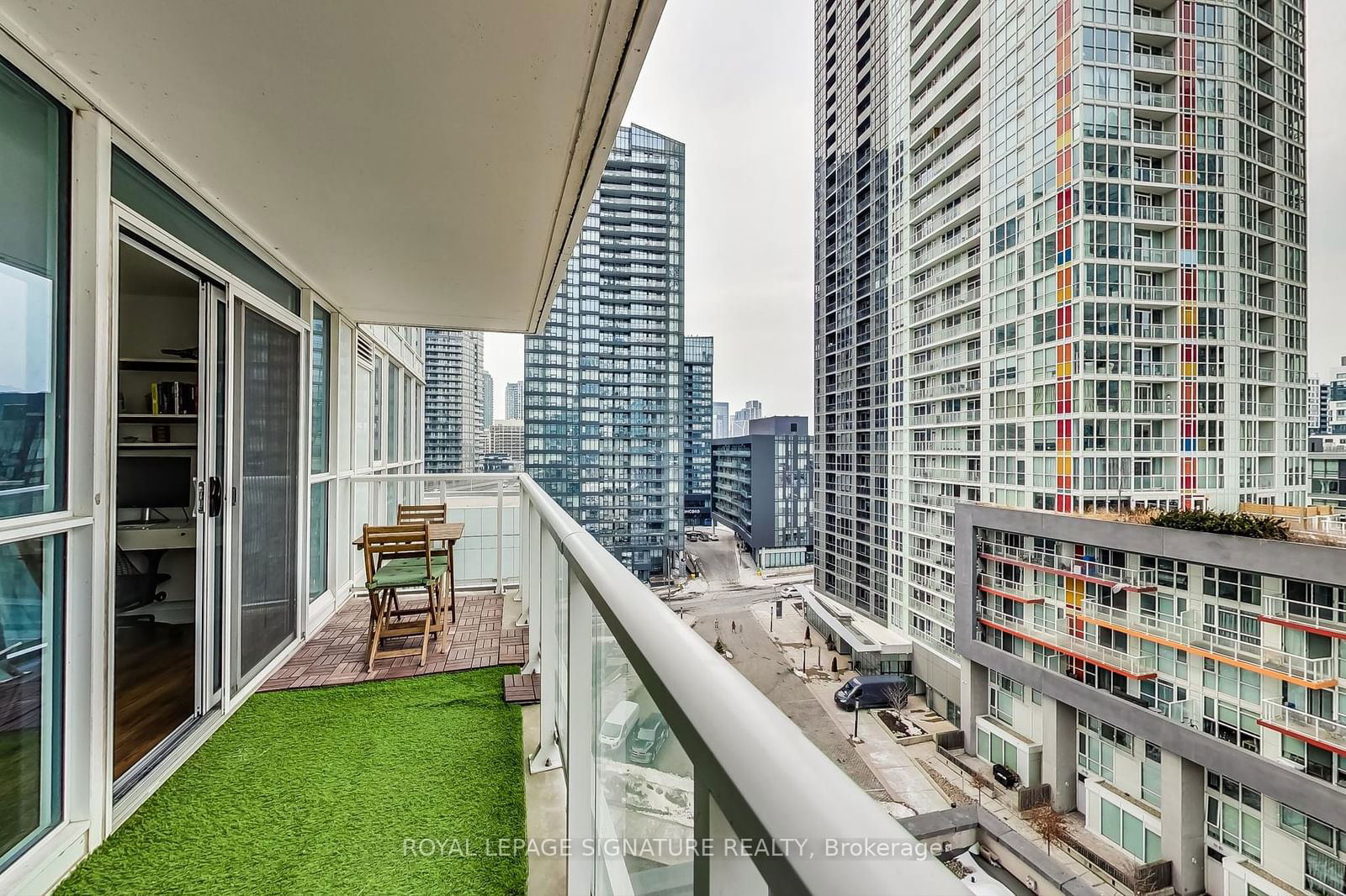 Condo leased at 1015-75 Queens Wharf Road, Toronto, Waterfront Communities C1, M5V 0J8 - MLS: C11938975