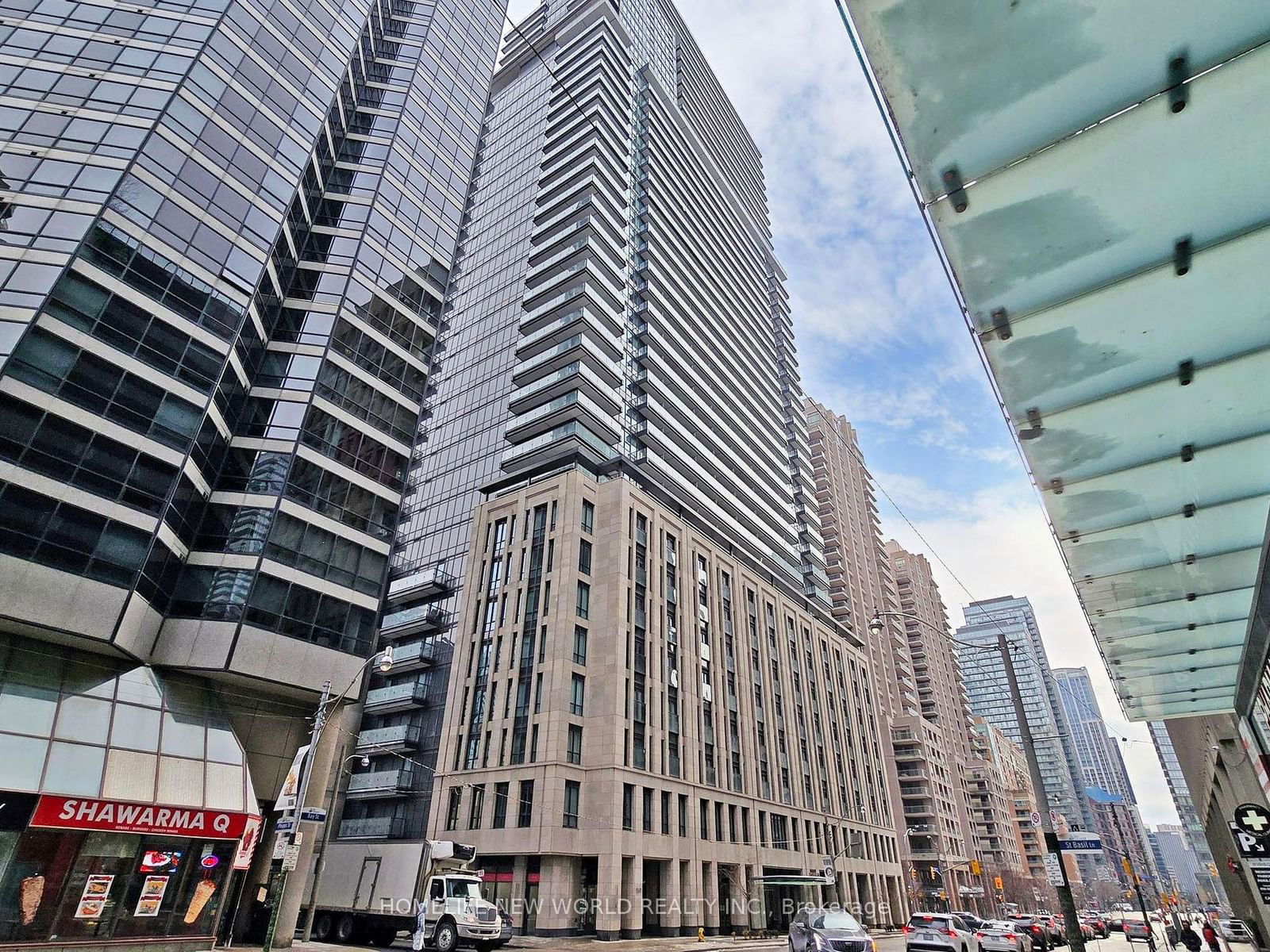 Condo for sale at 723-955 Bay Street, Toronto, Bay Street Corridor, M5S 2A2 - MLS: C11939052