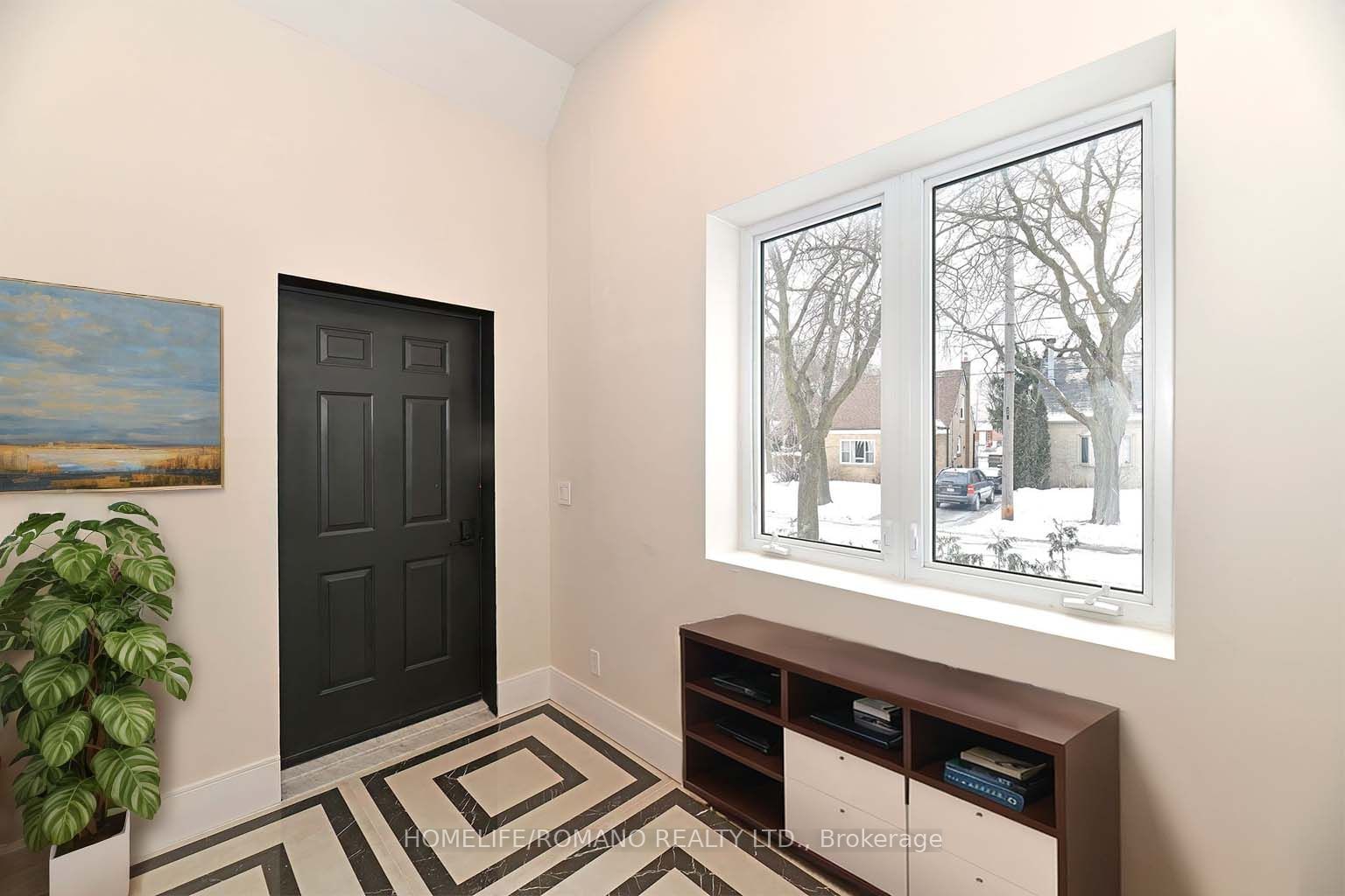 Detached House sold at 21 King High Avenue, Toronto, Clanton Park, M3H 3A8 - MLS: C11939234